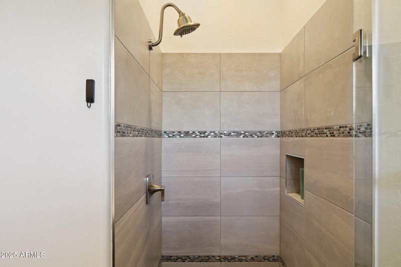 37-web-or-mls-7832-e-parkview-ln