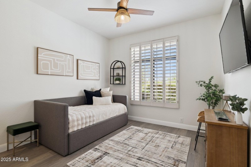 43-web-or-mls-7832-e-parkview-ln