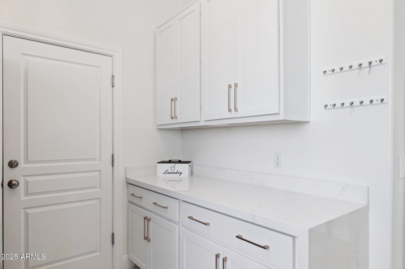 53-web-or-mls-7832-e-parkview-ln