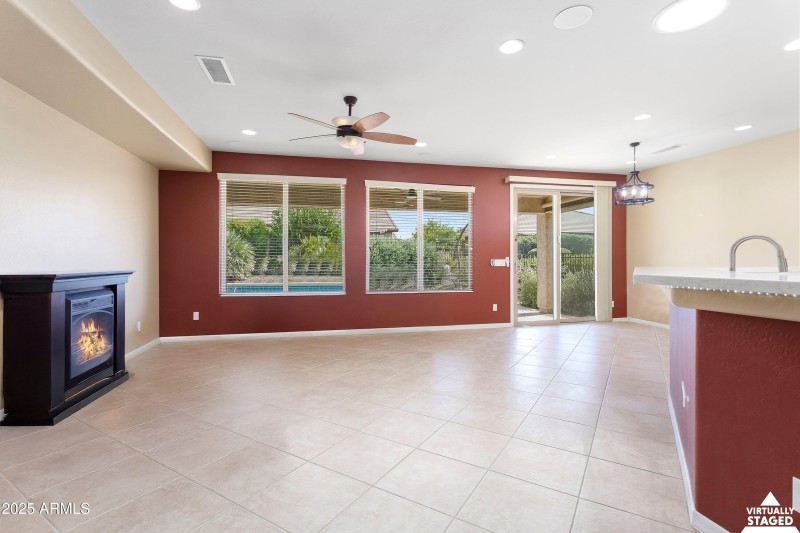 Living - Decluttered