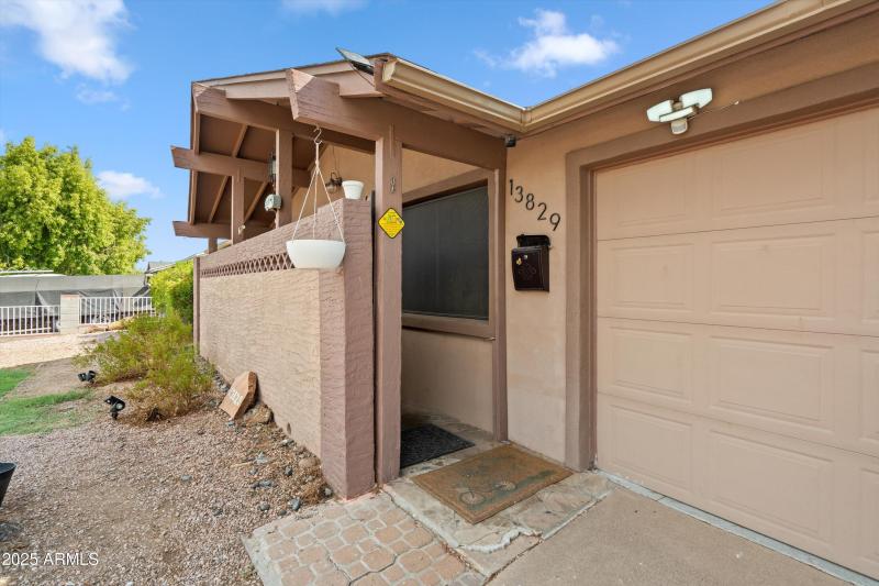 04-Entry Walkway