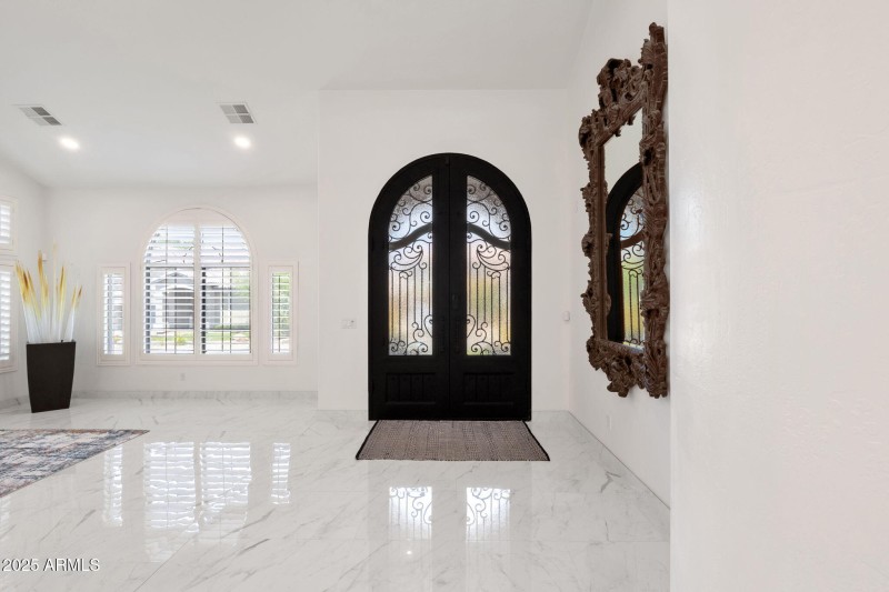 6-web-or-mls-4537-e-blue-sky-dr