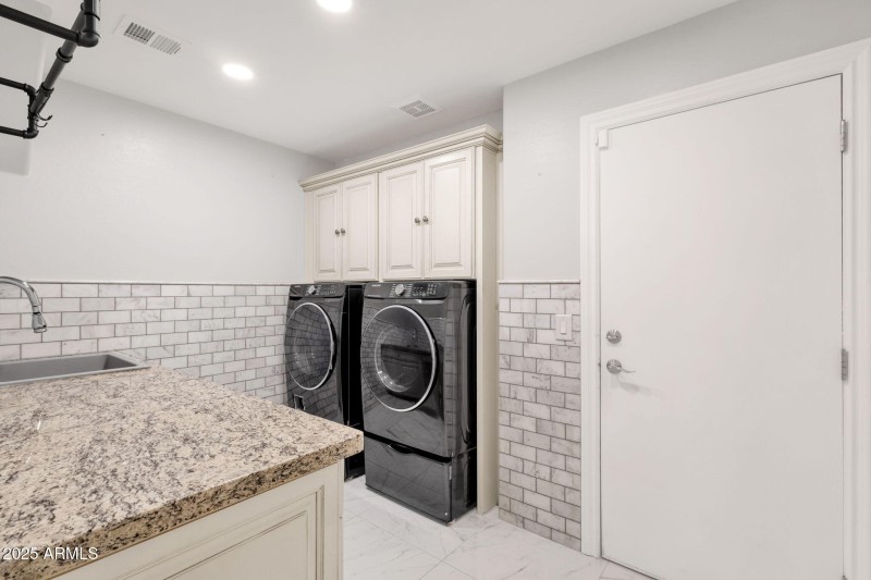 32-web-or-mls-4537-e-blue-sky-dr