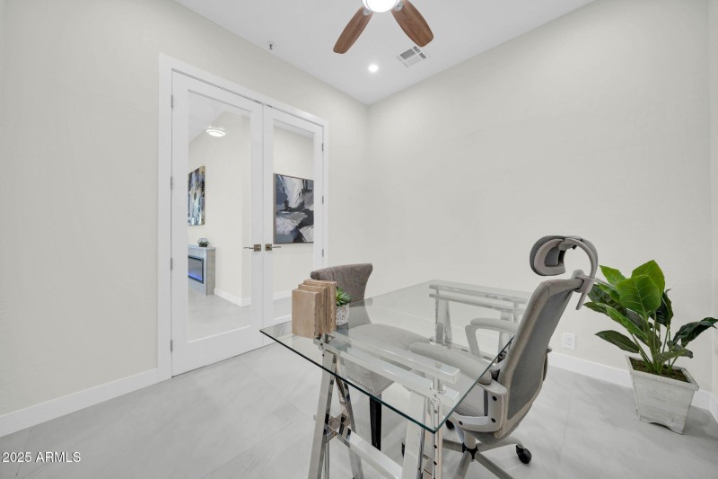 7052 E Eagle Feather Rd-4