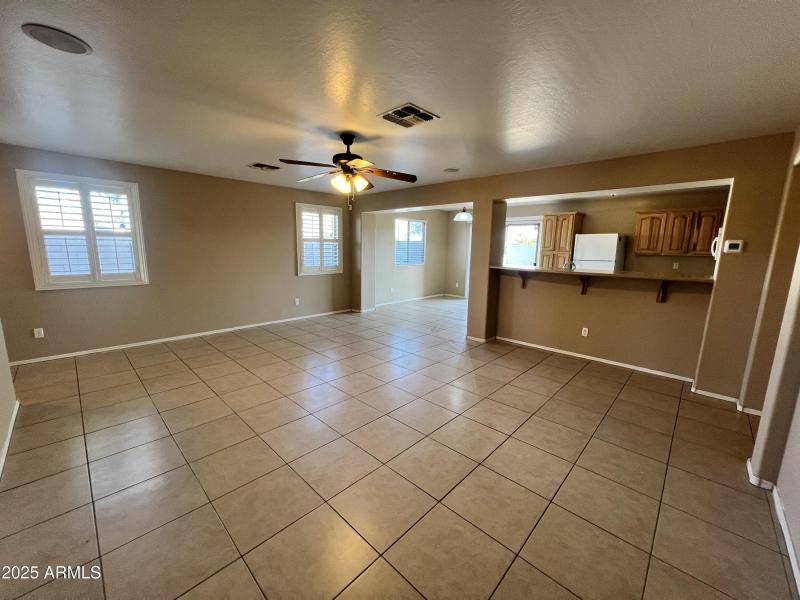 20250329_001700838_iOS