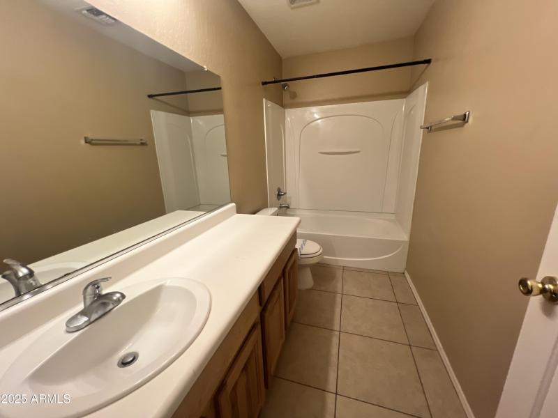 20250329_001937994_iOS