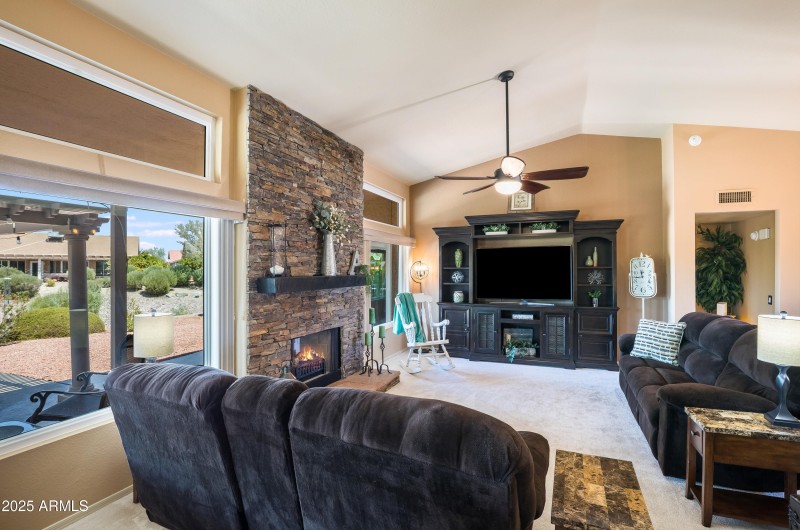 1542 E Palm Beach Dr-5