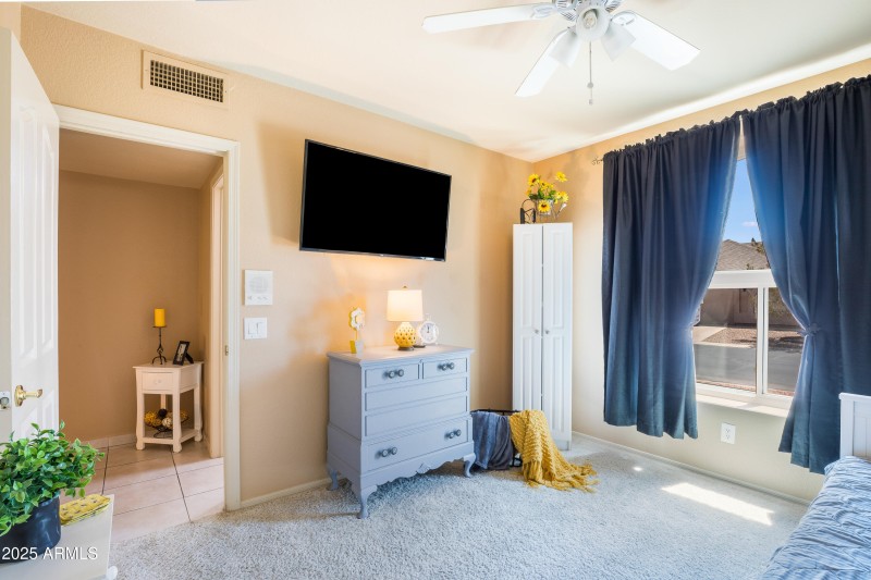 1542 E Palm Beach Dr-21