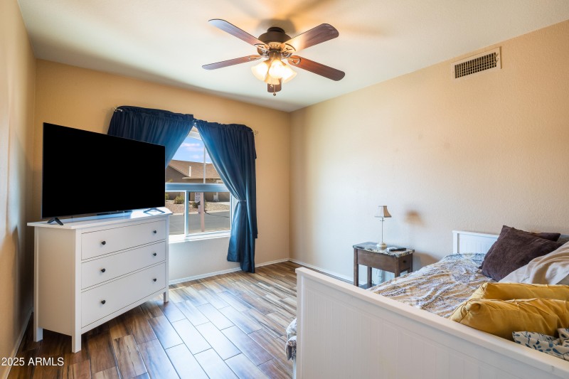 1542 E Palm Beach Dr-22