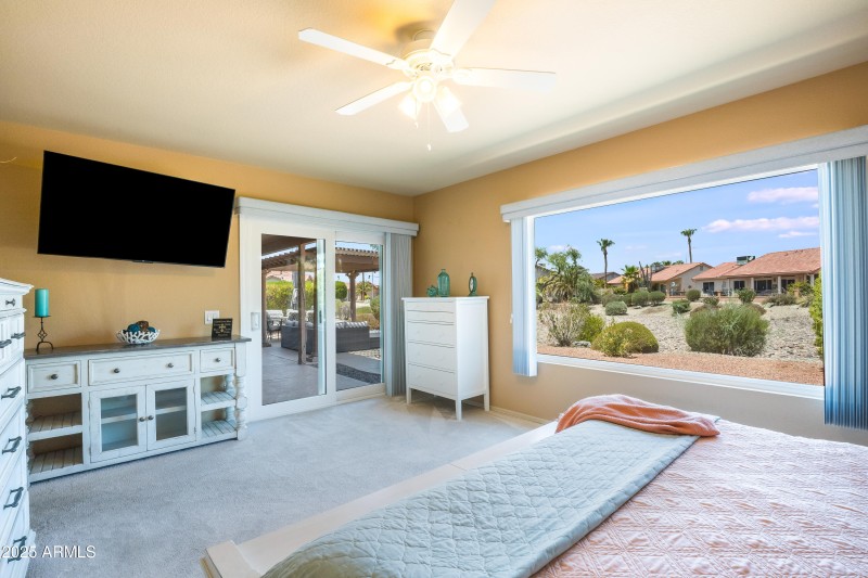 1542 E Palm Beach Dr-26