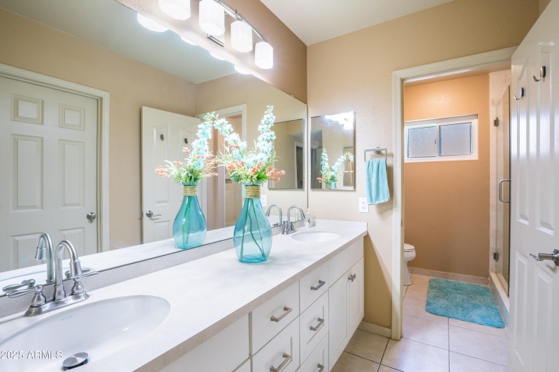 1542 E Palm Beach Dr-27