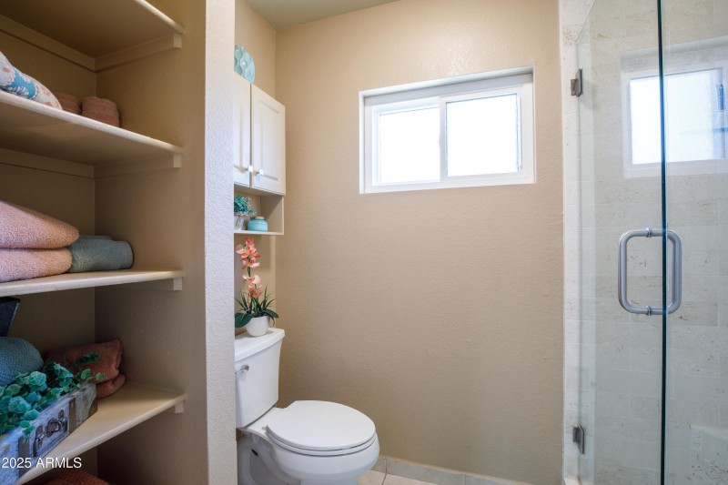 1542 E Palm Beach Dr-28