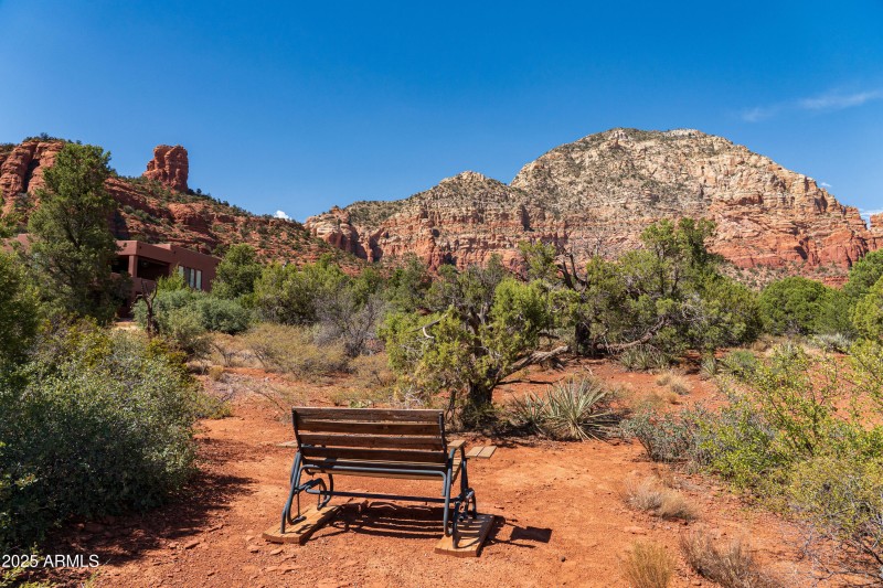 JL_640RhapsodyRd-ground-09