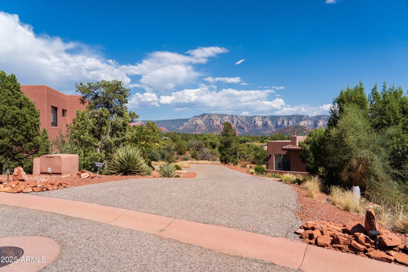 JL_650RhapsodyRd-ground-01