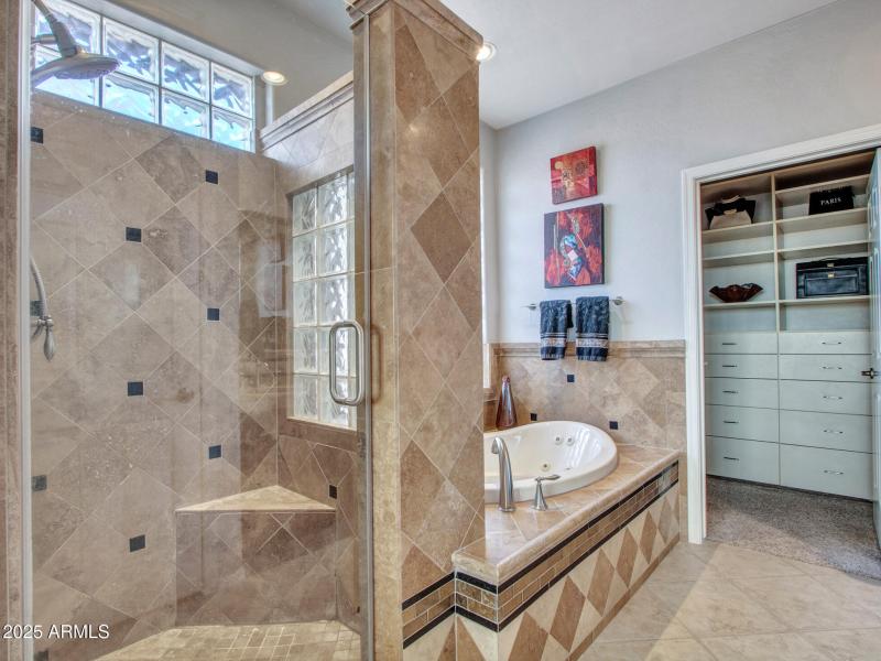 11-Primary-Bath-&-WIC-(1)