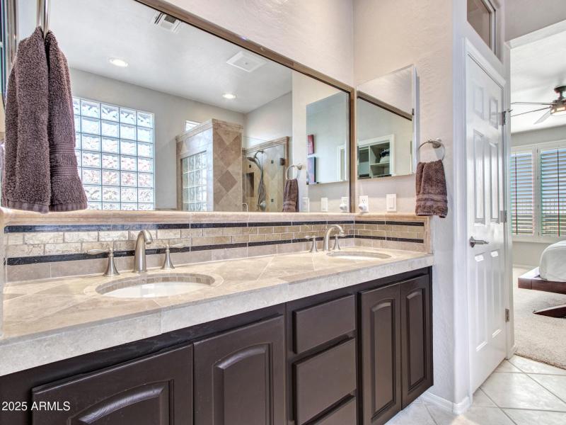 11-Primary-Bath-&-WIC-(5)