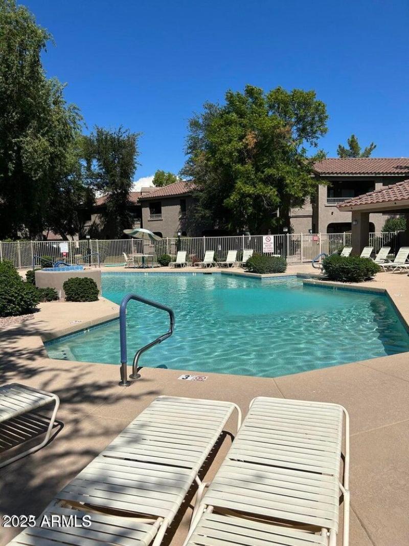 RESORT COMM POOL/SPA