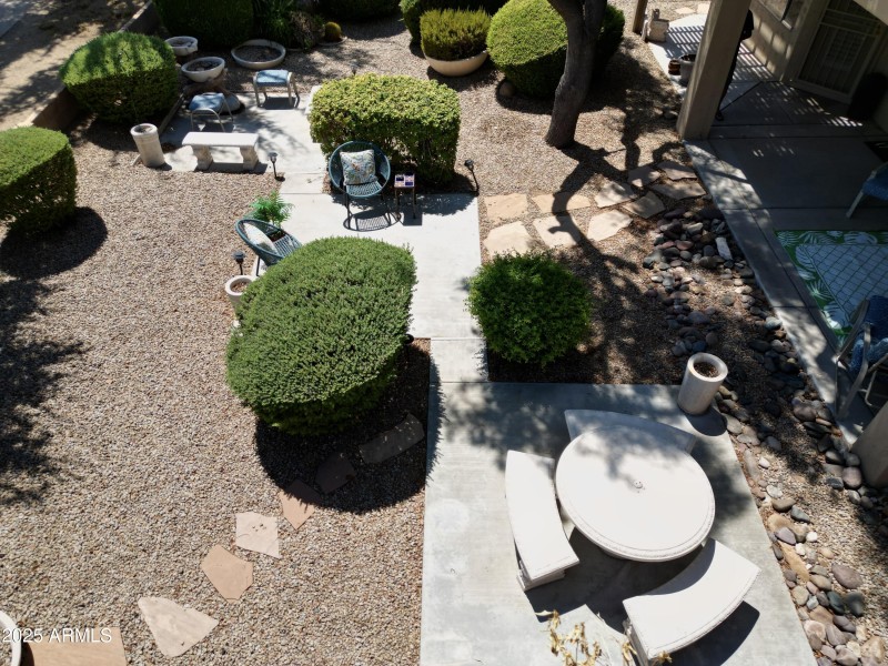 Sitting and Dining Areas (1)