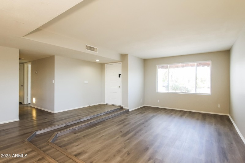 005-photo-living-room-14716315