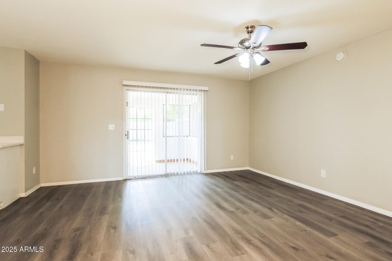 008-photo-family-room-14716318