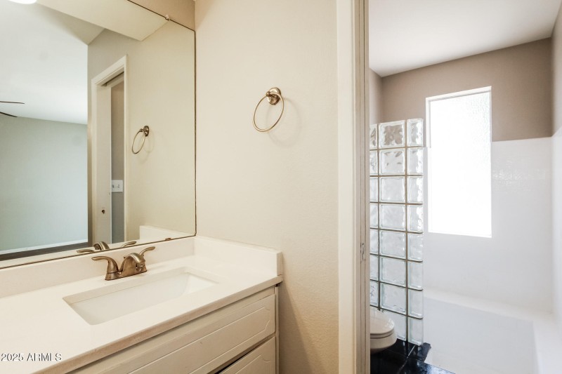 018-photo-bathroom-14716316