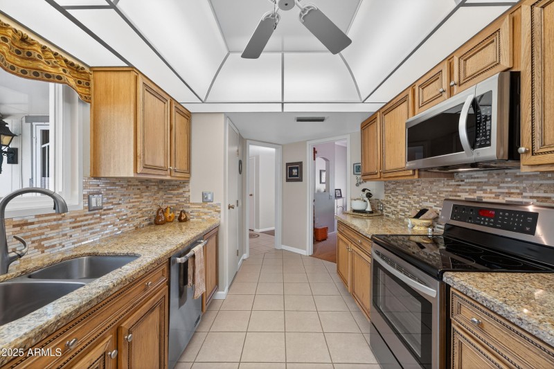 Update Kitchen w/SS Appliances