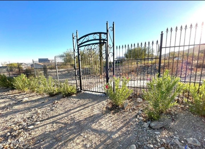 Gate