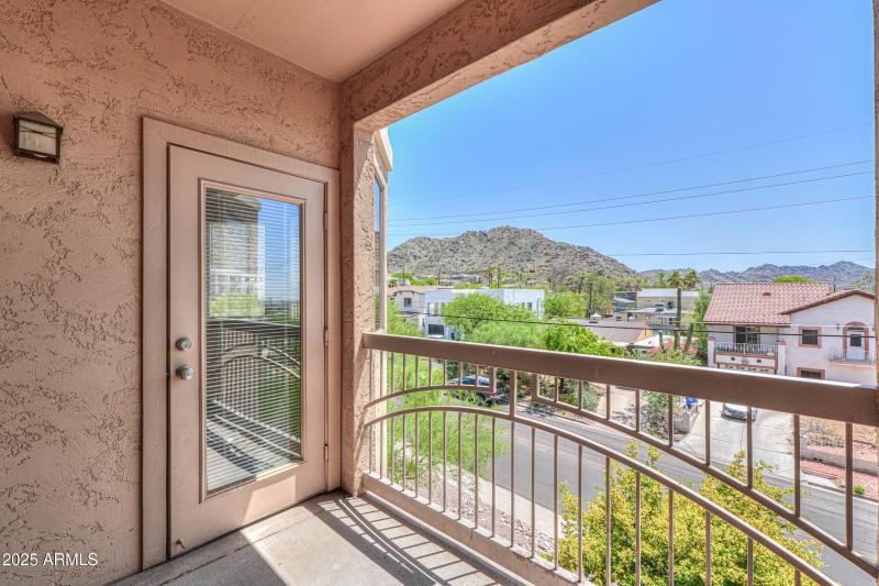 9820 N CENTRAL Avenue, 212