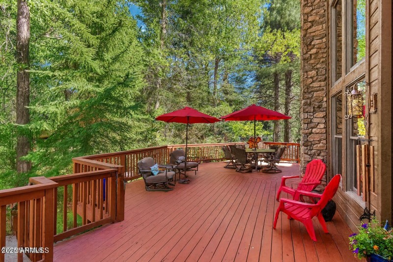 Enjoy The Large Patio 2