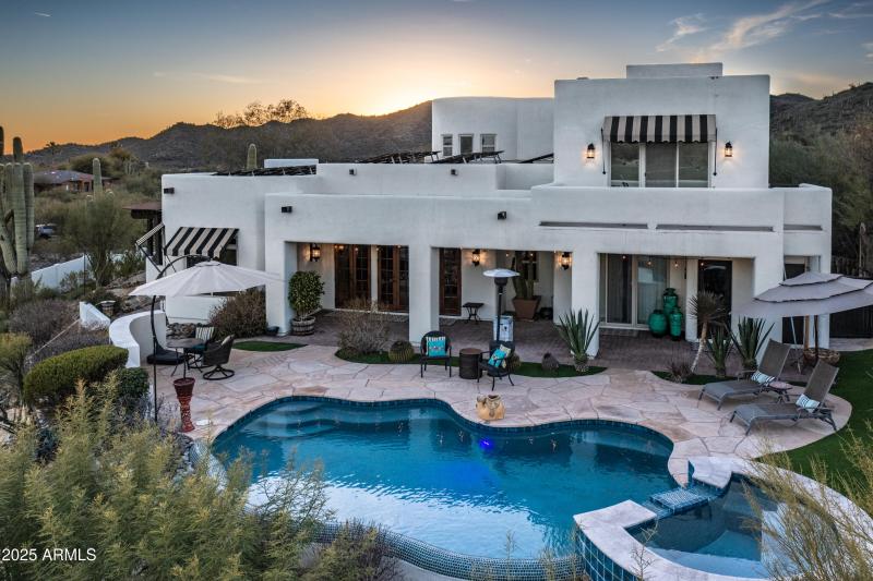 Walking Distance to Tonto Bar & Grill