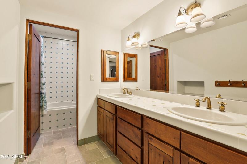 Guest Bathroom Downstairs (1)