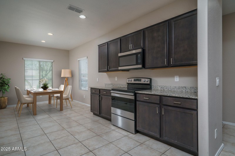 7VS) KITCHEN TO DINING