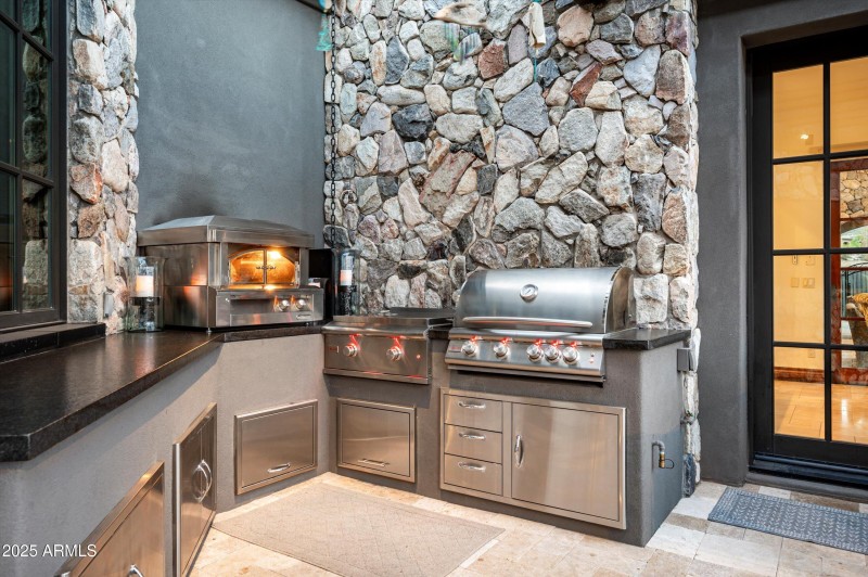 Out door kitchen with Pizza Owen