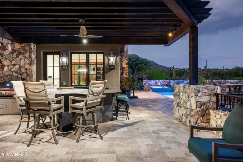 outdoor kitchen patio