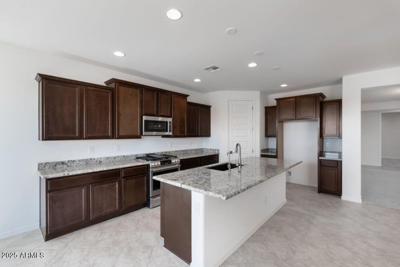 hj-az-phoenix-asante-passage-yellowstone