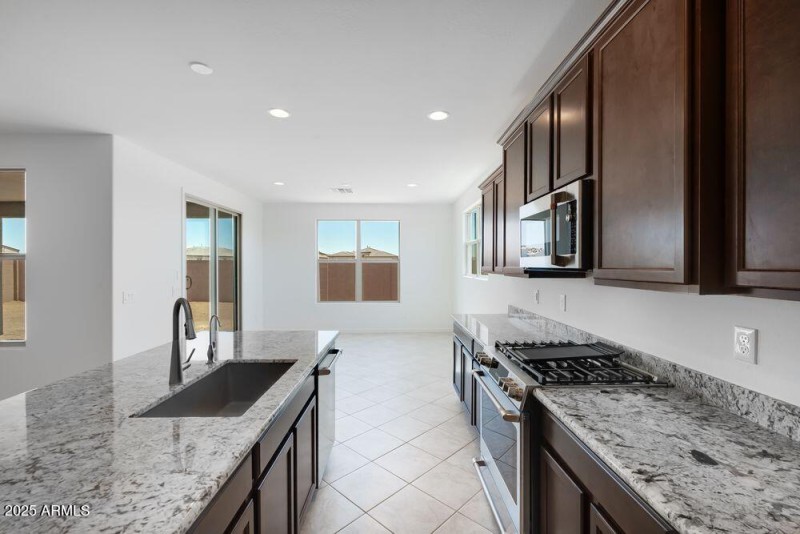 hj-az-phoenix-asante-passage-yellowstone