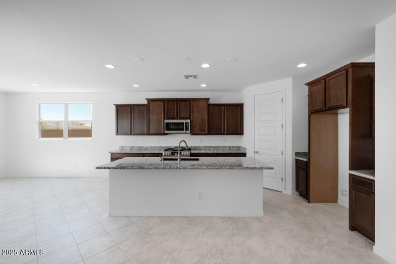 hj-az-phoenix-asante-passage-yellowstone