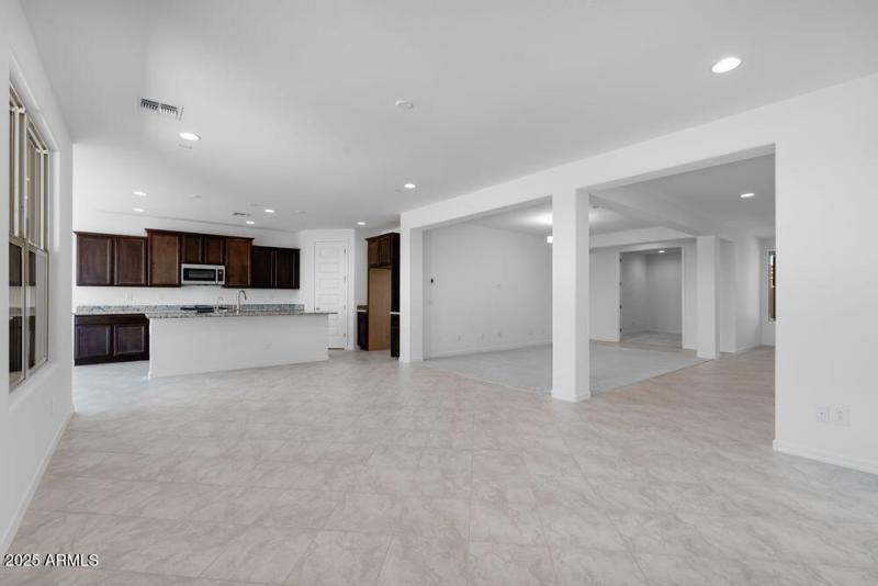 hj-az-phoenix-asante-passage-yellowstone