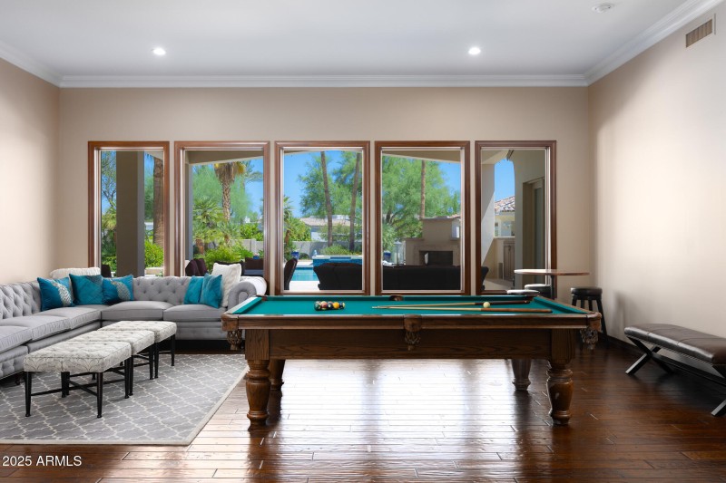 foyer entry view of backyard