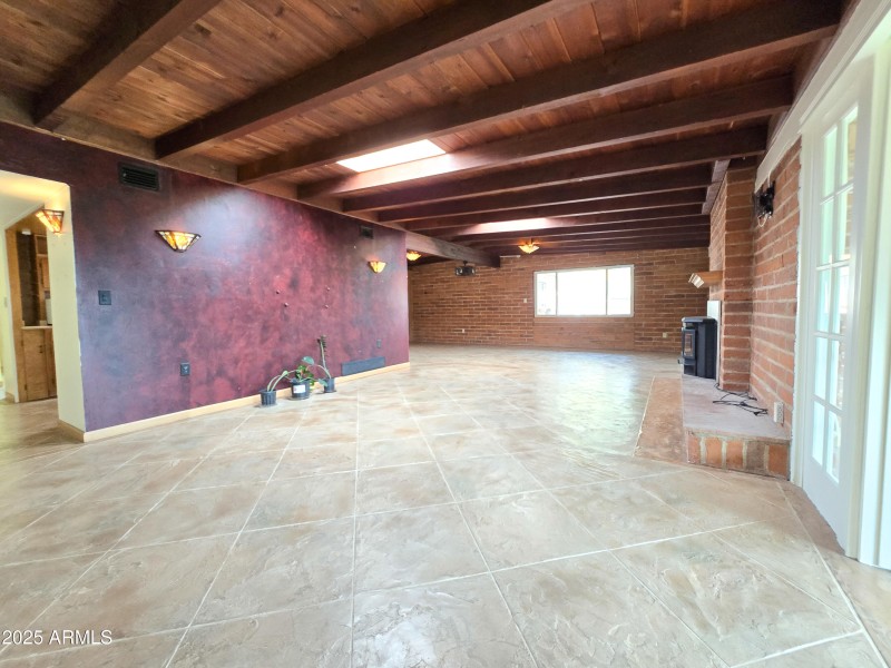 Huge living room empty