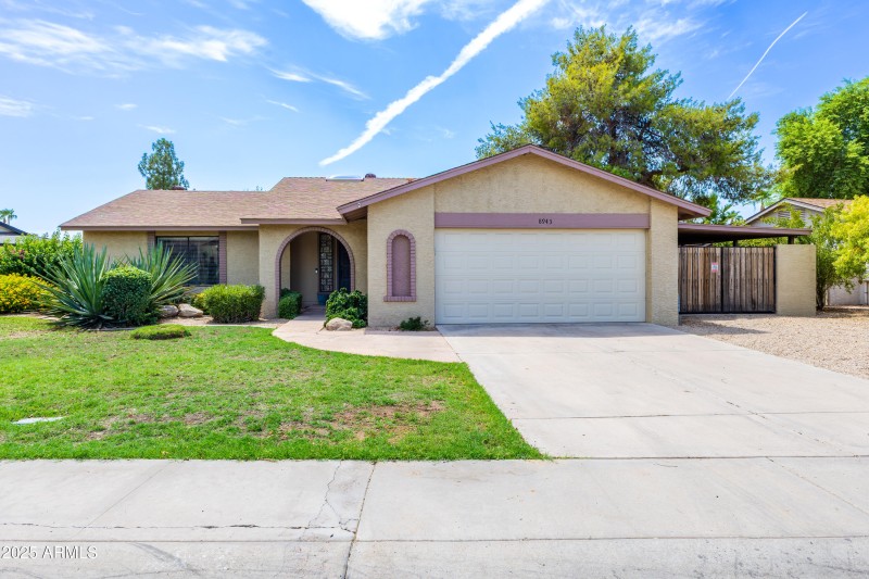 8943 E Friess Dr-2 (1)