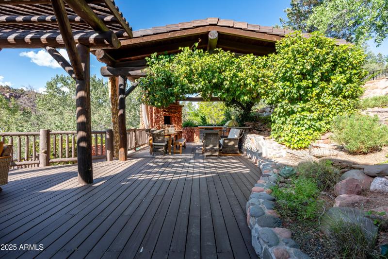 Large Deck For Entertaining