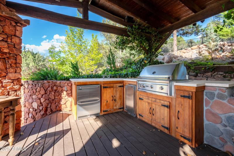 Outdoor Kitchen