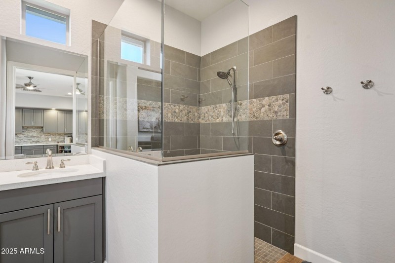 48-web-or-mls-N 169th Ave-L1708-048