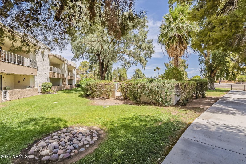 Path to Course and Clubhouse