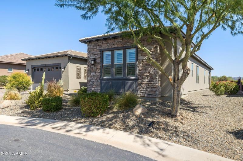 3-web-or-mls-17608-e-desert-vista-trail