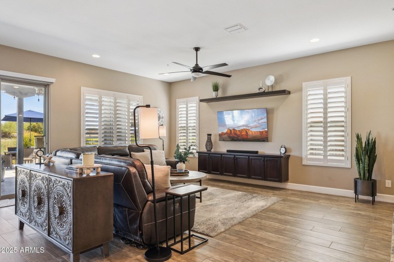 6-web-or-mls-17608-e-desert-vista-trail