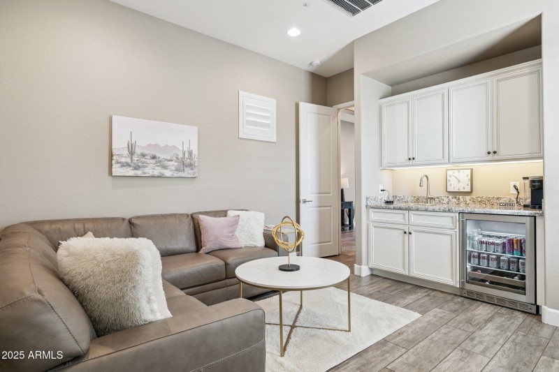 17-web-or-mls-17608-e-desert-vista-trail