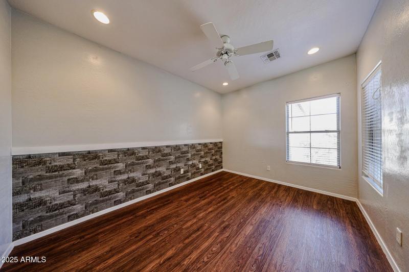 Den/Office/Bonus Room