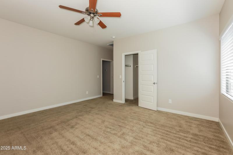 009-photo-primary-bedroom-14730342